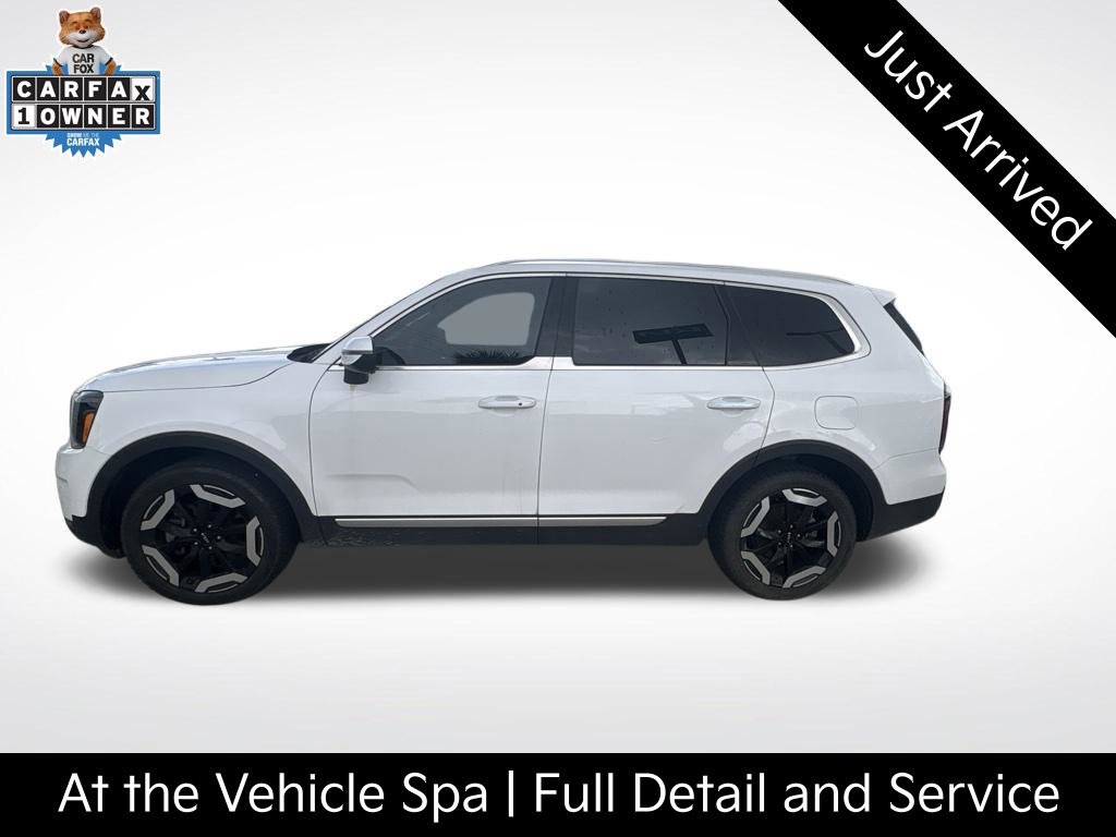 Used 2024 Kia Telluride EX w/ EX Captain's Chair Package FWD image 1