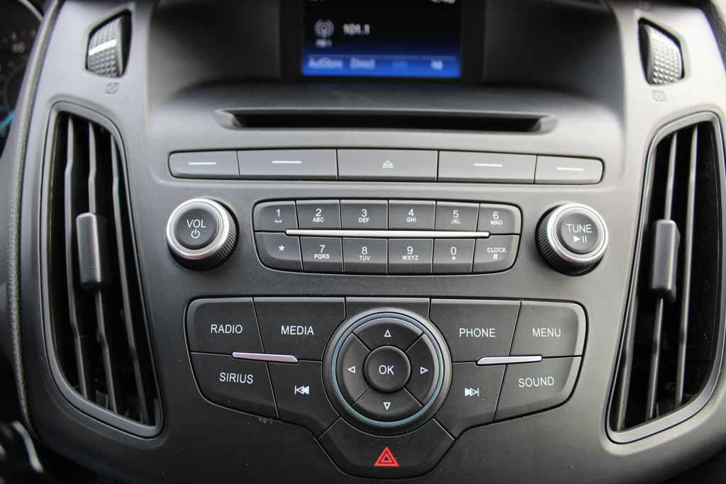 Used 2017 Ford Focus SE w/ Cold Weather Package image 21