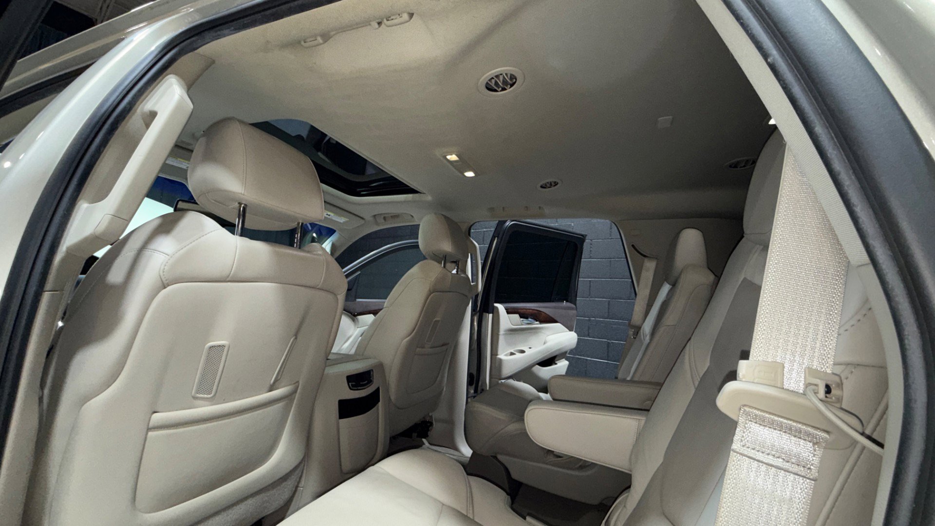 Used 2015 Cadillac Escalade Luxury image 68