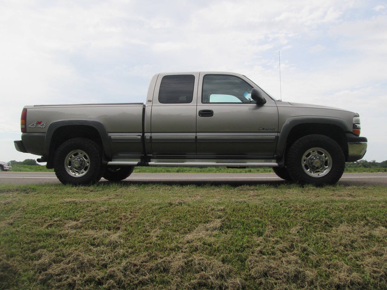 Used 2000 Chevrolet Silverado 2500 LT AWD/4WD image 5