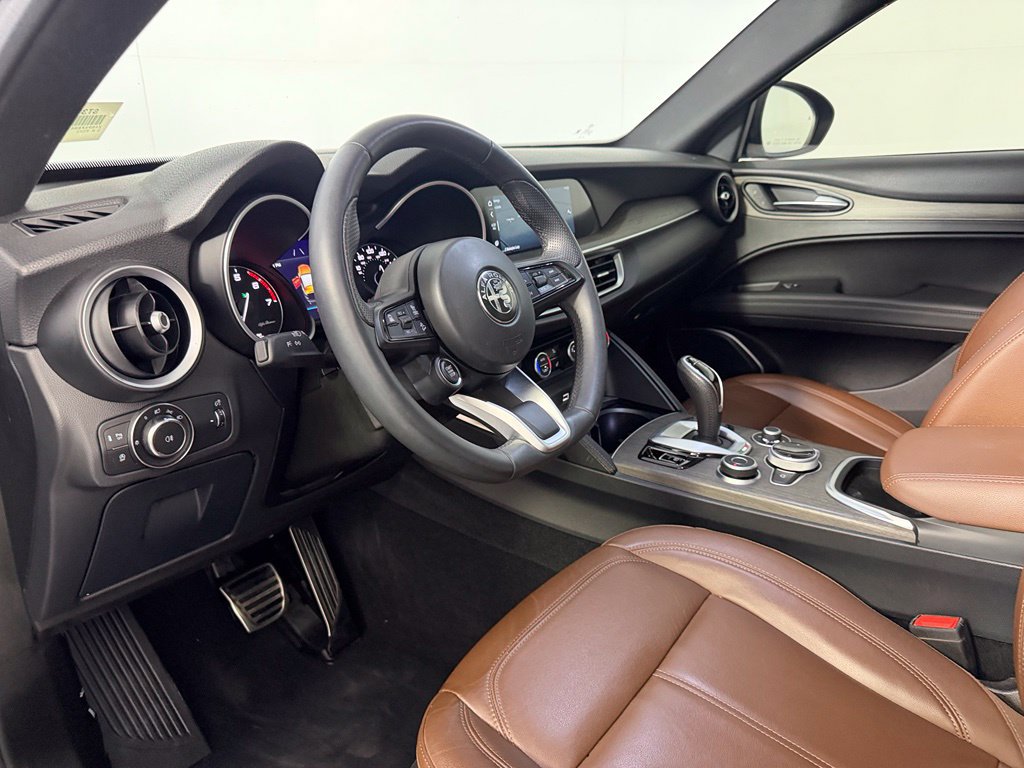Used 2023 Alfa Romeo Stelvio Ti AWD/4WD image 14