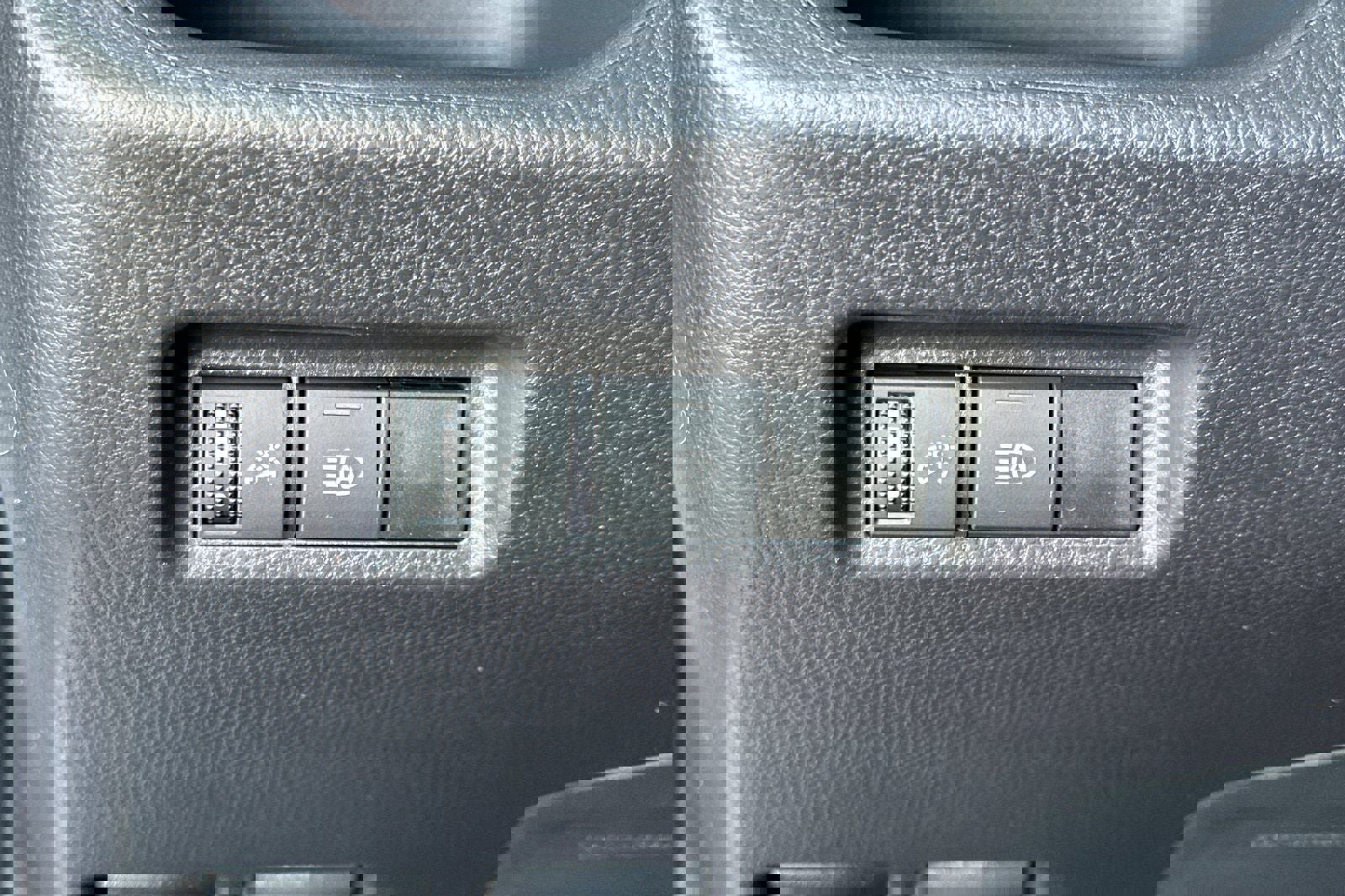 New 2025 Toyota RAV4 XLE image 31