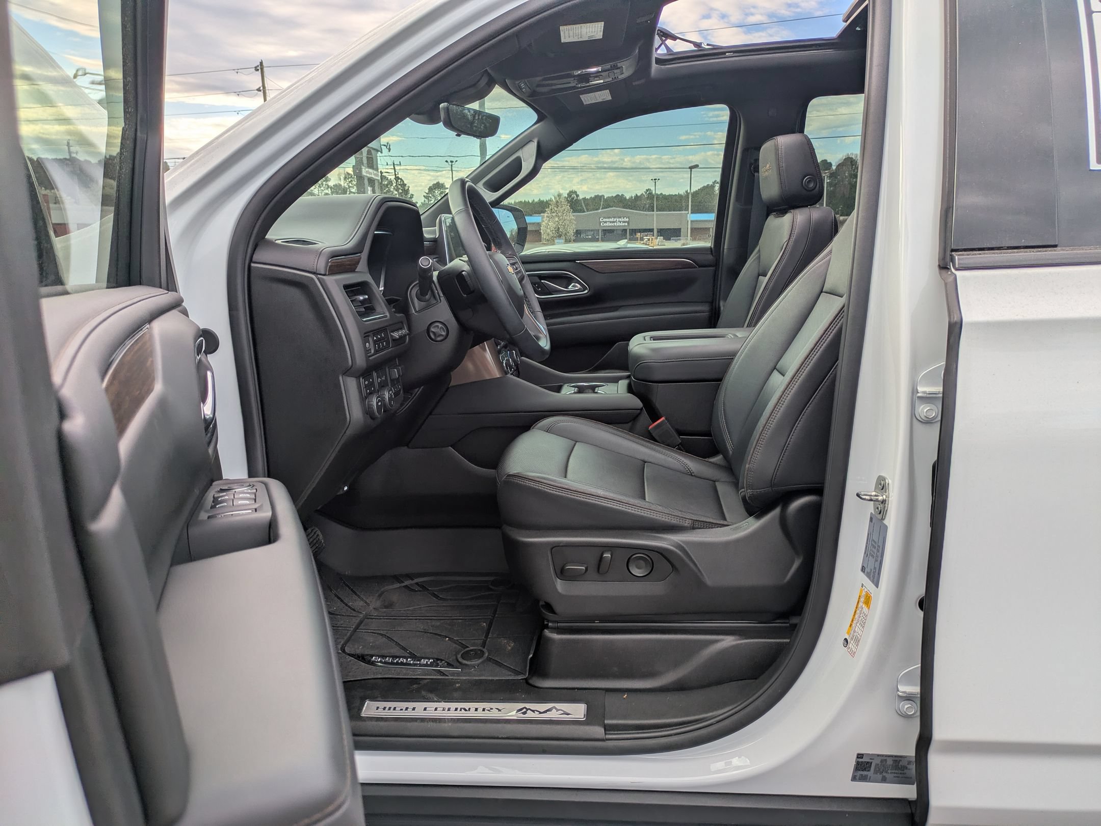 Used 2023 Chevrolet Tahoe High Country w/ Premium Package AWD/4WD image 14