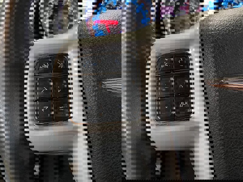 Used 2014 Chrysler Town & Country Touring-L w/ Driver Convenience Group image 11