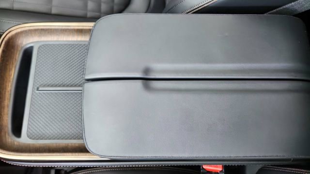 Used 2025 Rivian R1T Premium image 49