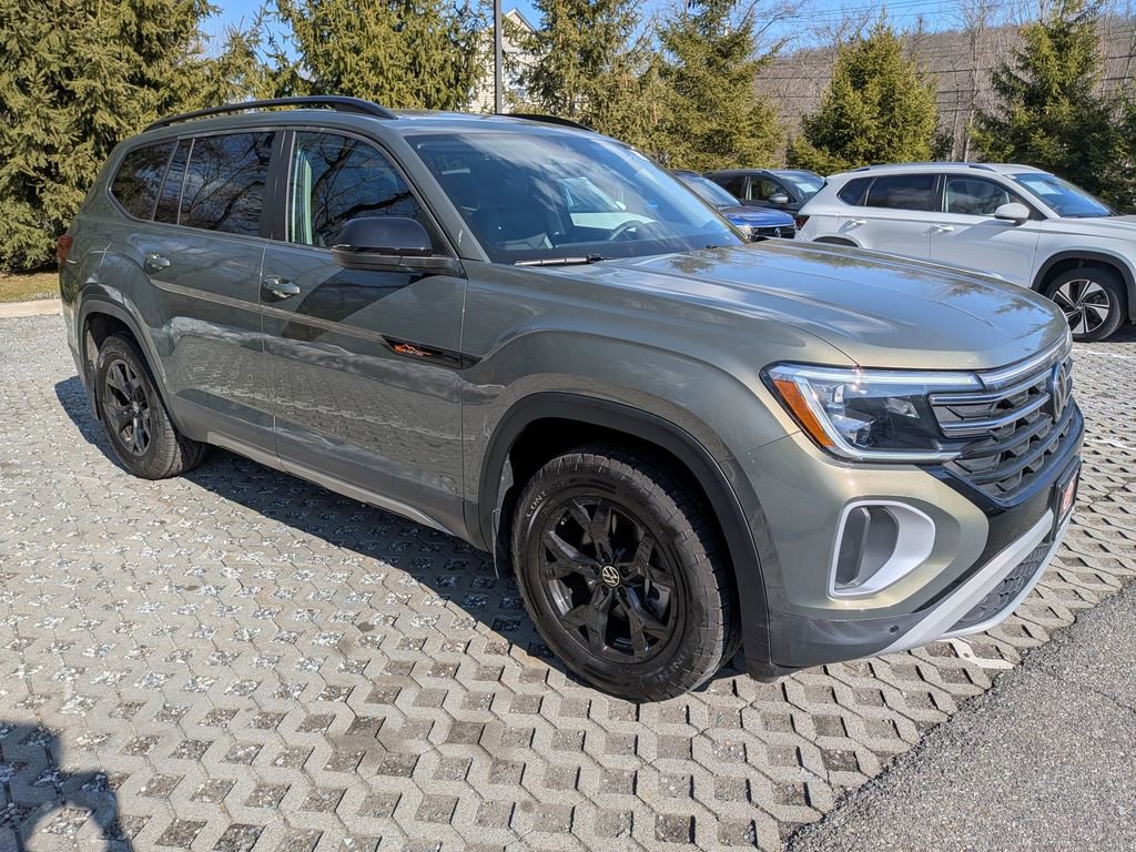 Used 2025 Volkswagen Atlas Peak Edition SE image 7