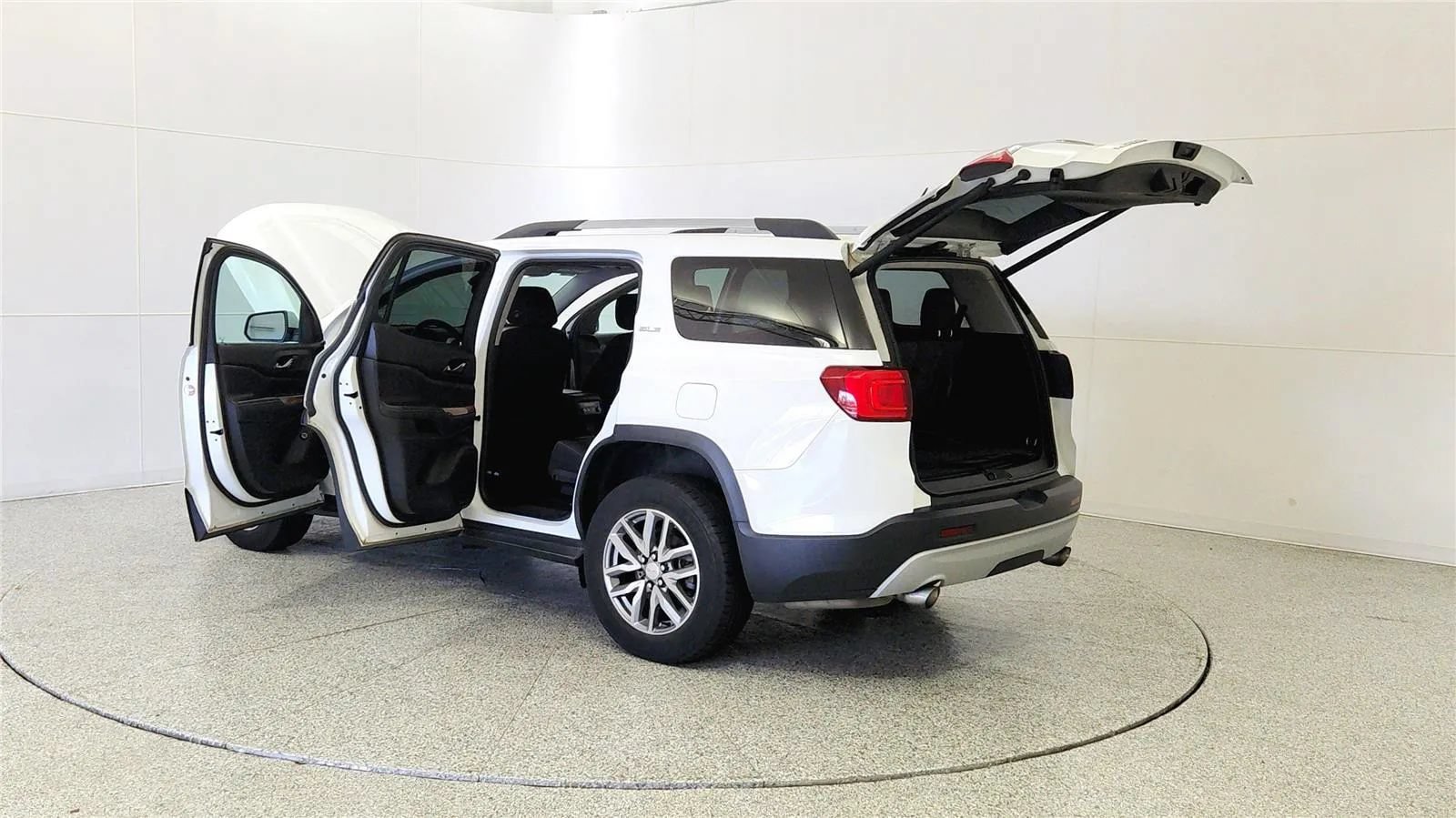 Used 2017 GMC Acadia SLE FWD image 11
