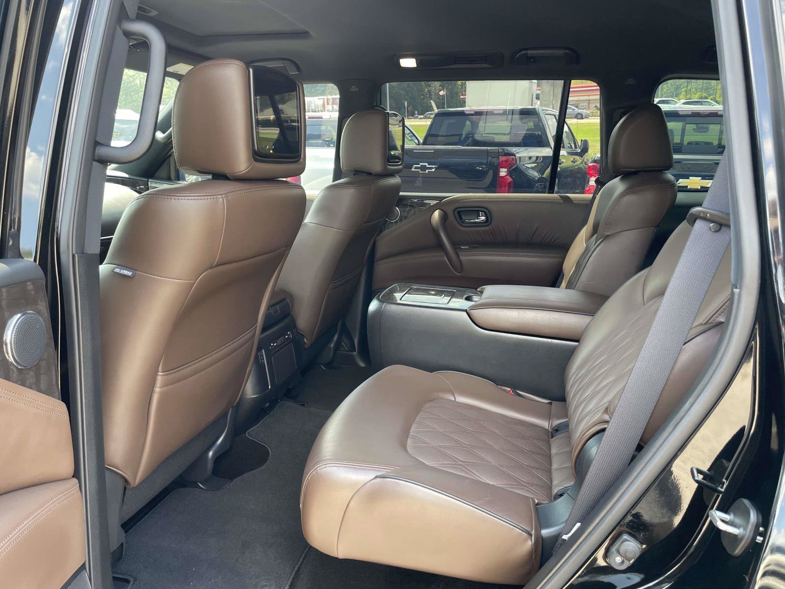 Used 2023 Nissan Armada Platinum w/ Captain's Chairs Package AWD/4WD image 3