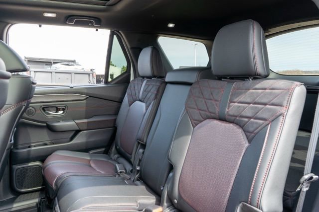 Used 2026 Honda Pilot Black Edition image 16