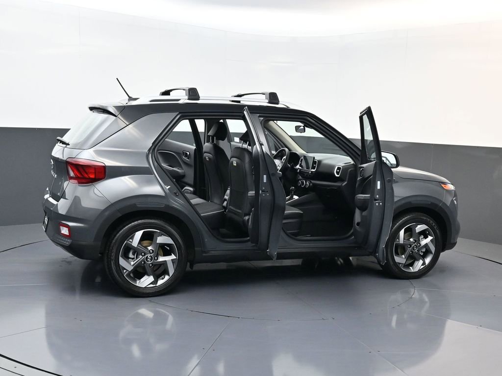 Used 2025 Hyundai Venue Limited image 28