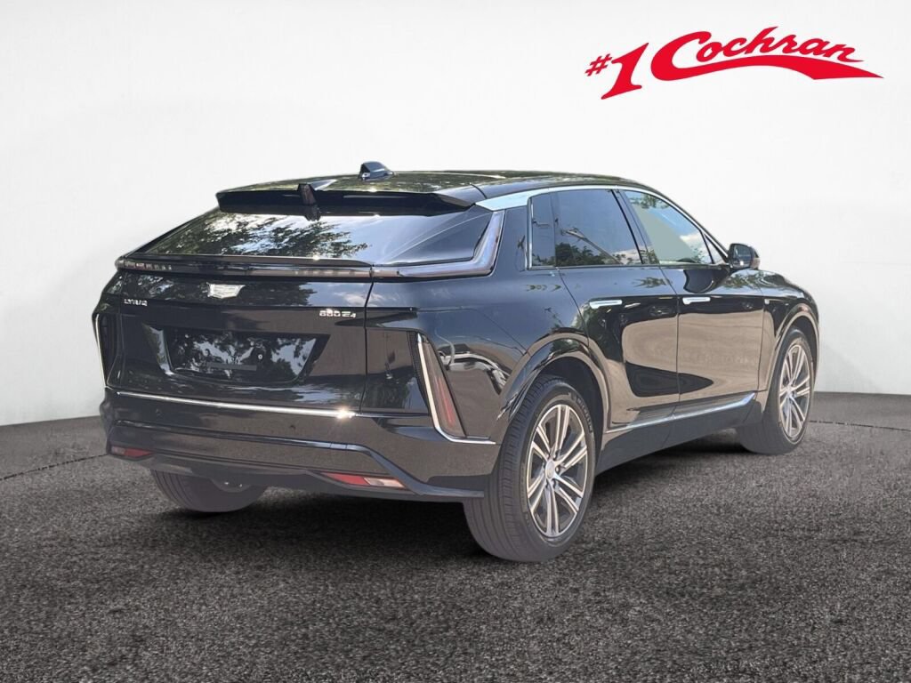 Used 2025 Cadillac Lyriq Luxury AWD/4WD image 7