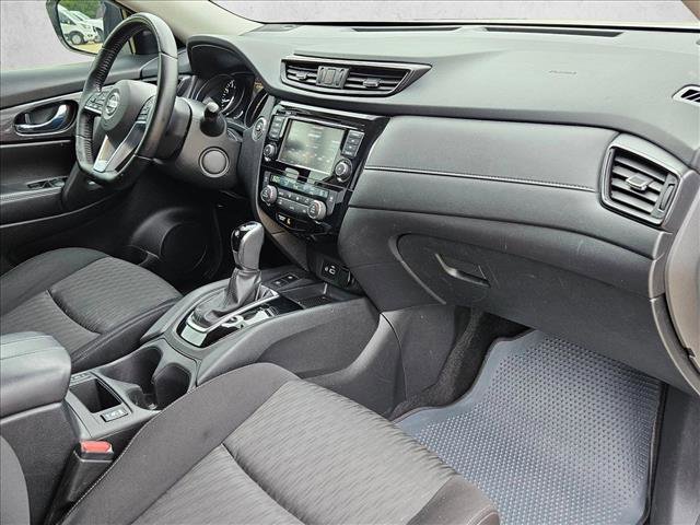 Used 2020 Nissan Rogue SV w/ Premium Package FWD image 22