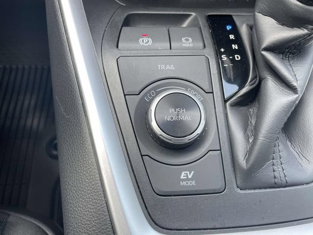 Used 2025 Toyota RAV4 XLE AWD/4WD image 31