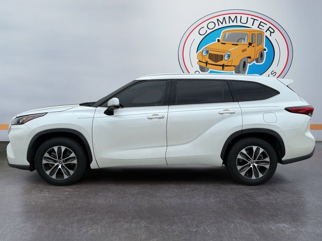 Used 2020 Toyota Highlander XLE FWD image 3