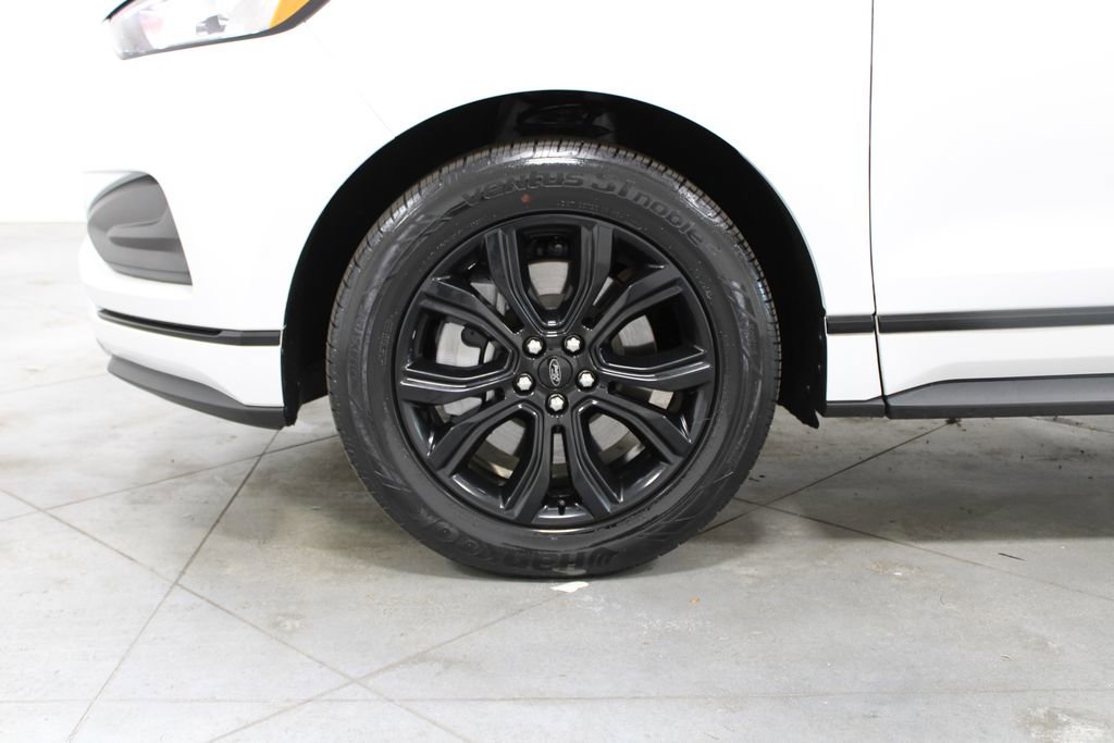 Used 2022 Ford Edge SE w/ Black Appearance Package image 18