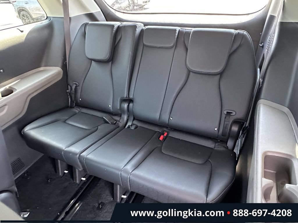 Certified 2025 Kia Carnival SX FWD image 8