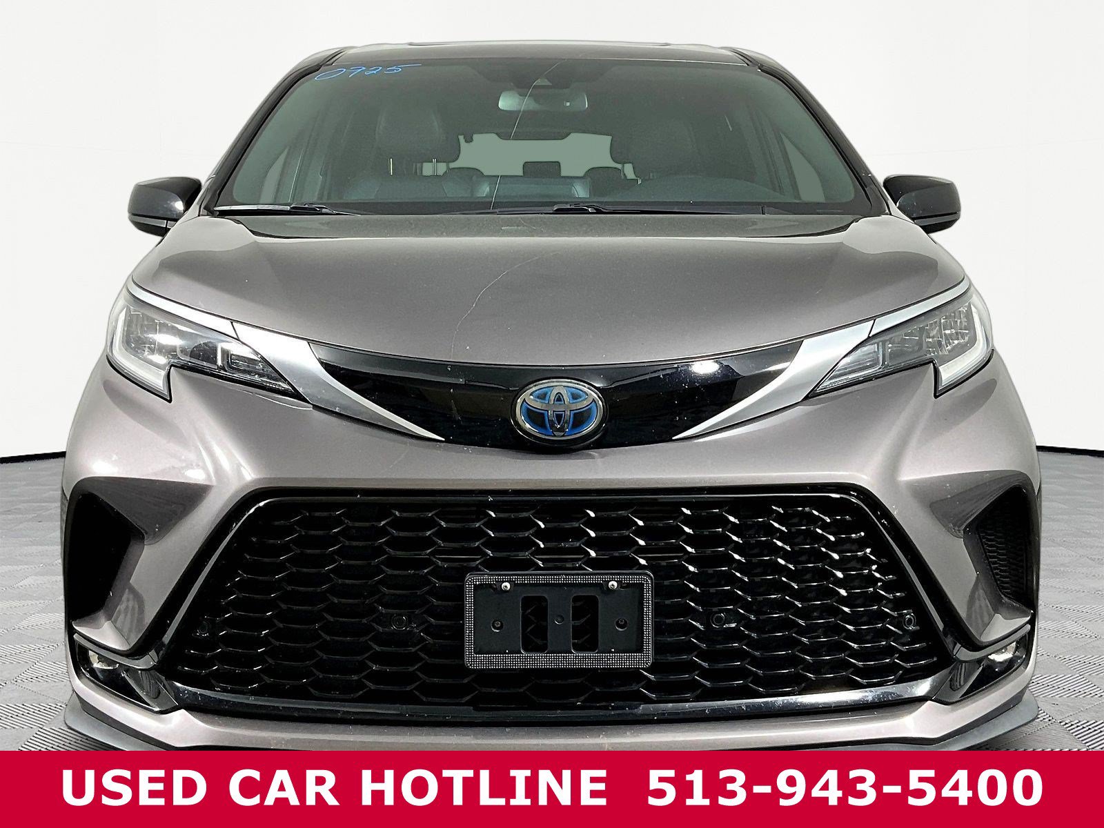 Used 2021 Toyota Sienna XSE FWD image 2