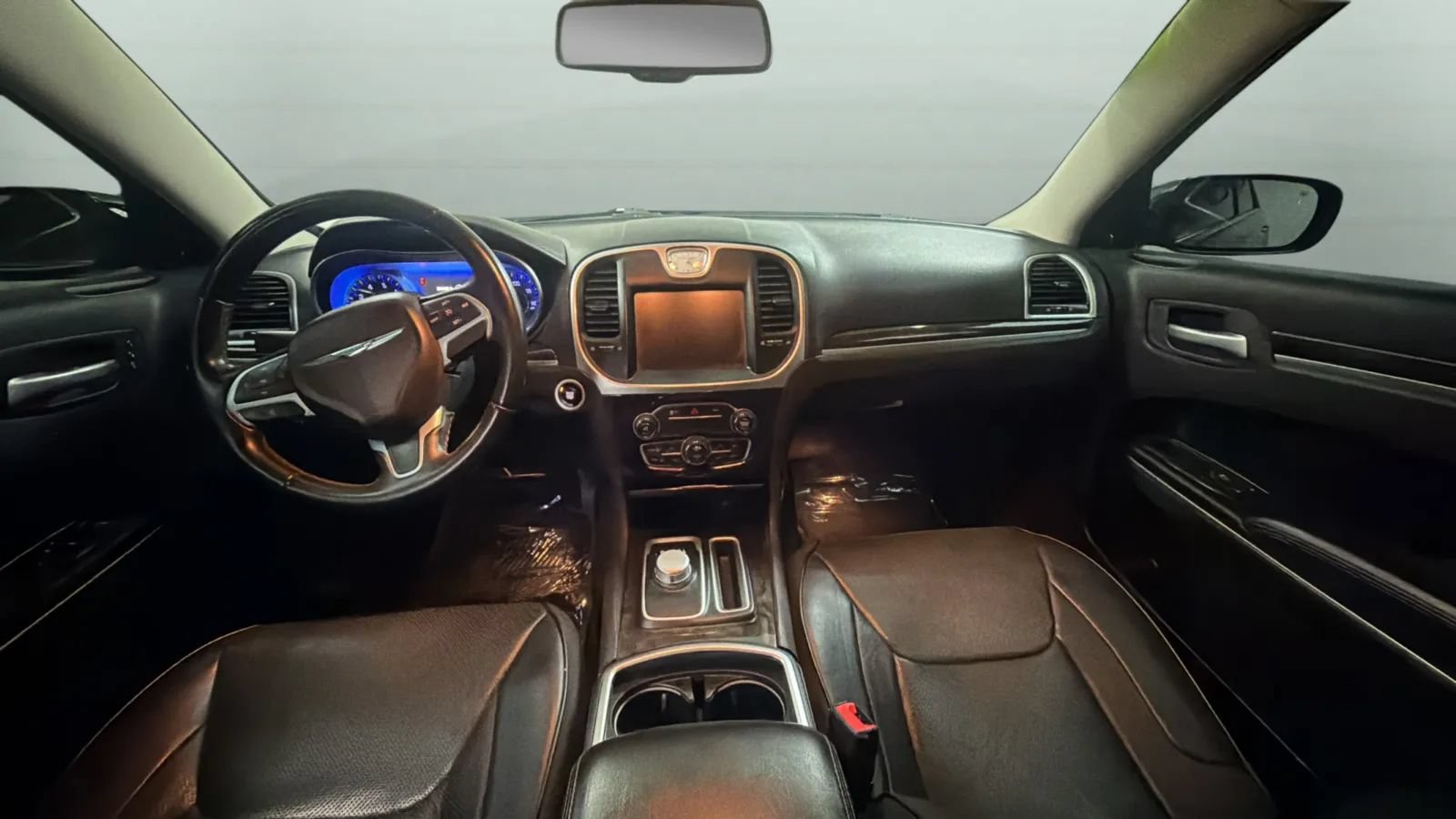 Used 2016 Chrysler 300 C RWD image 9
