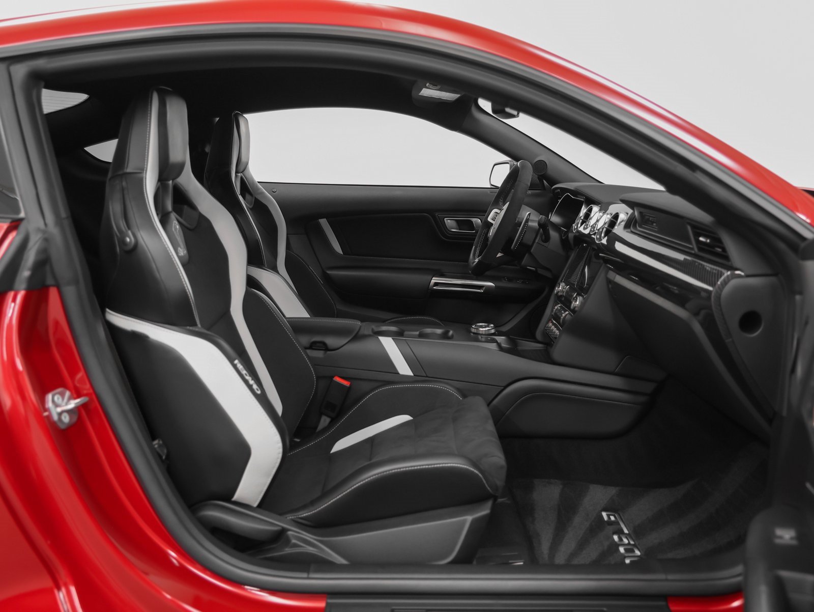 Used 2020 Ford Mustang Shelby GT500 w/ Carbon Fiber Track Pack image 44