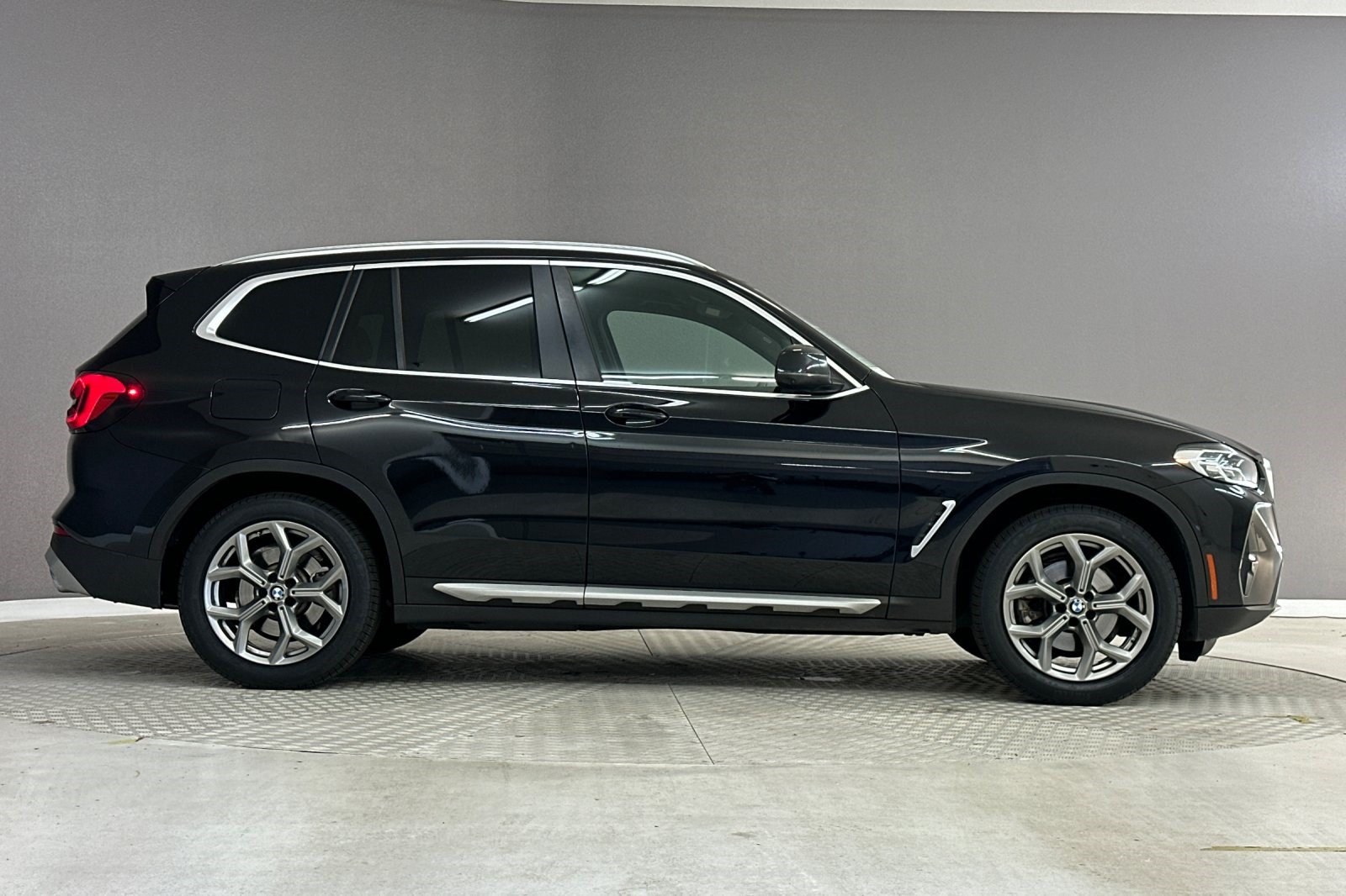 Used 2024 BMW X3 sDrive30i w/ Convenience Package RWD image 8