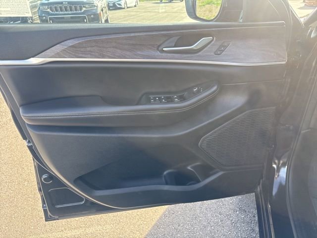 Certified 2024 Jeep Grand Cherokee Limited image 11