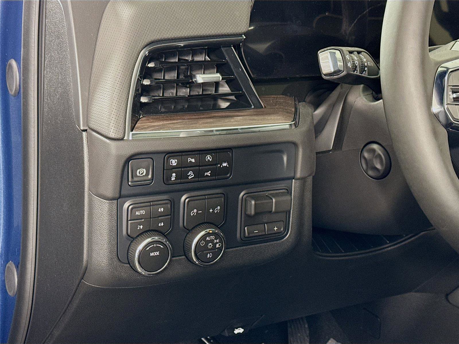 New 2026 Chevrolet Suburban Premier image 5