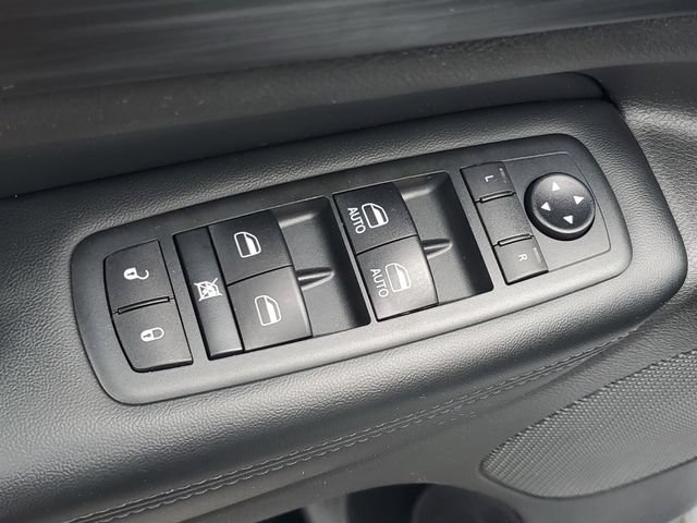 Used 2021 Jeep Grand Cherokee Altitude AWD/4WD image 17