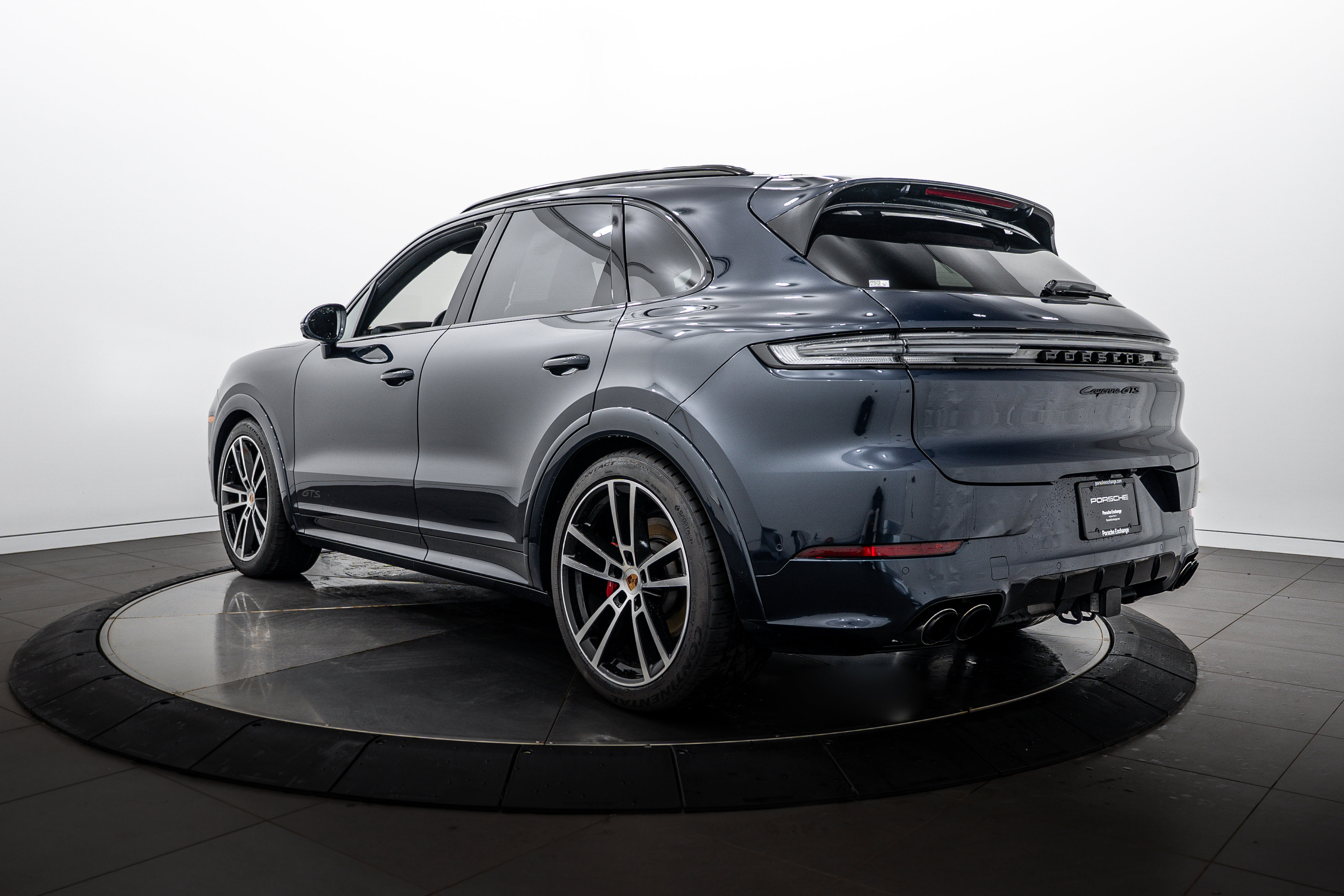 Certified 2025 Porsche Cayenne GTS AWD/4WD image 3