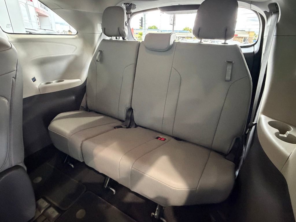 Certified 2021 Toyota Sienna XLE FWD image 35