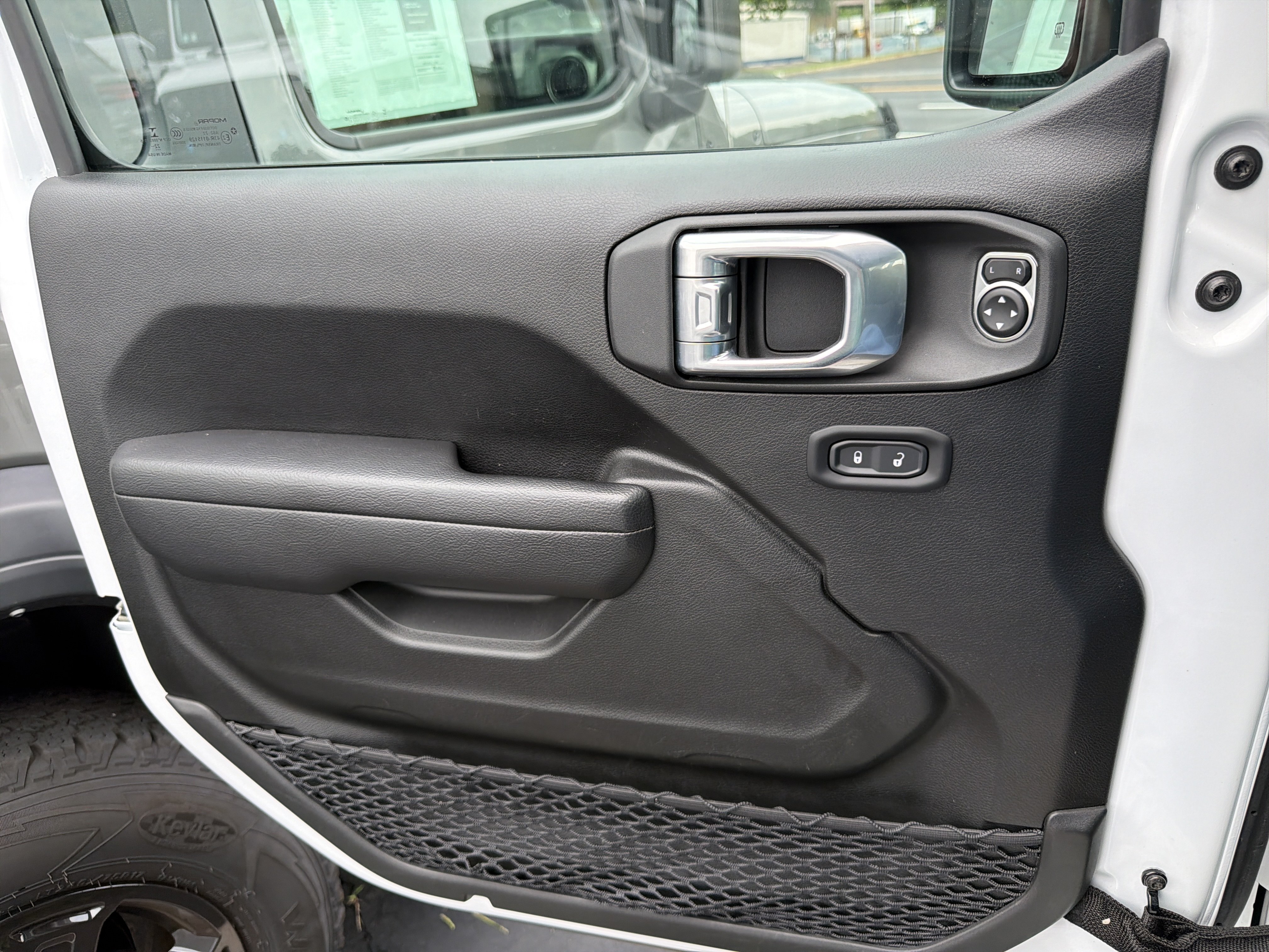 Used 2023 Jeep Wrangler Unlimited w/ Cold Weather Group AWD/4WD image 30