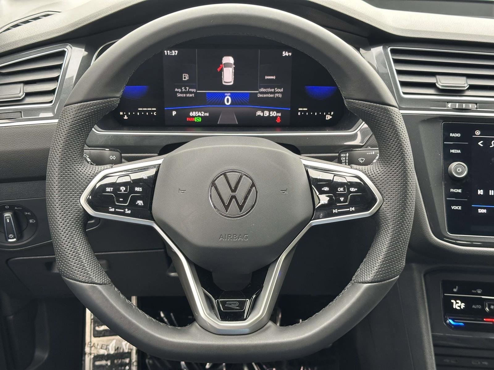 Certified 2022 Volkswagen Tiguan SE R-Line image 19