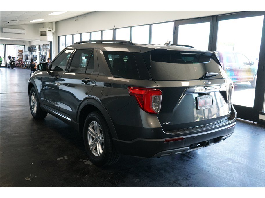 Used 2020 Ford Explorer XLT w/ Equipment Group 202A AWD/4WD image 5