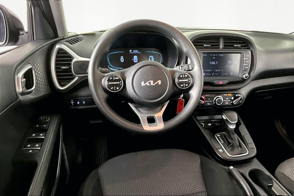 Used 2023 Kia Soul LX w/ LX Technology Package image 8