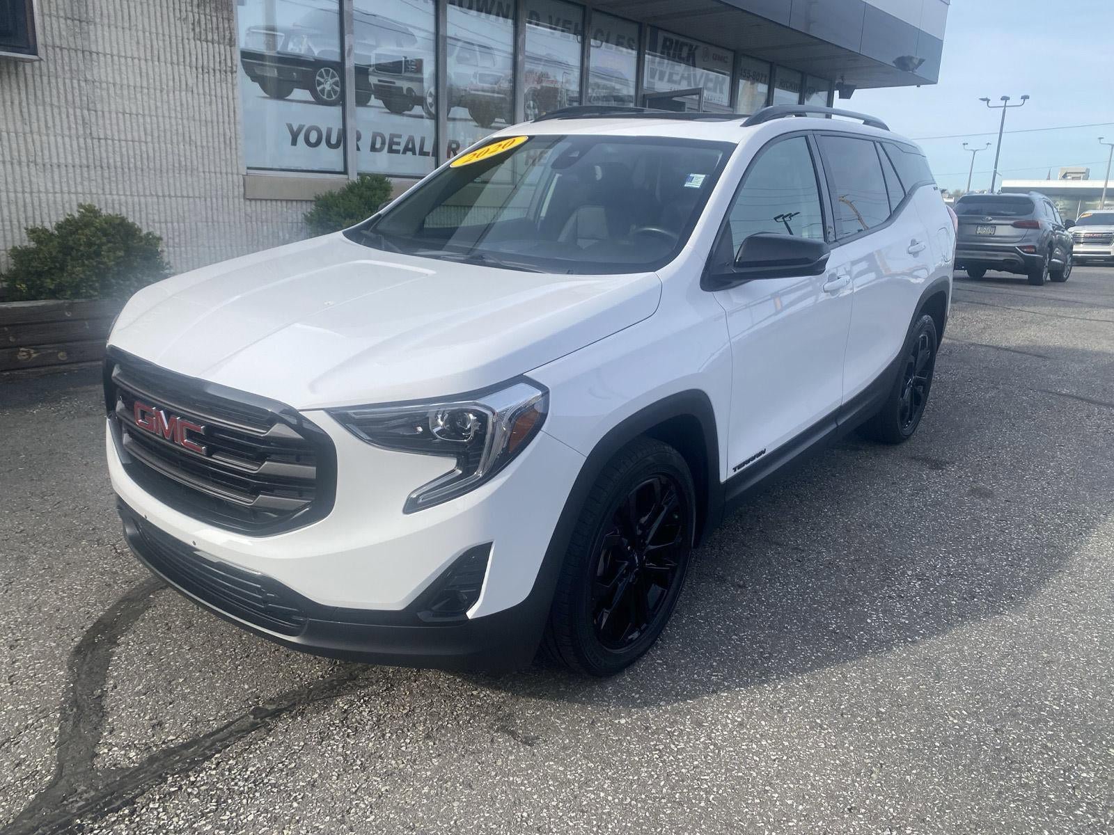 Used 2020 GMC Terrain SLT w/ Preferred Package AWD/4WD image 2