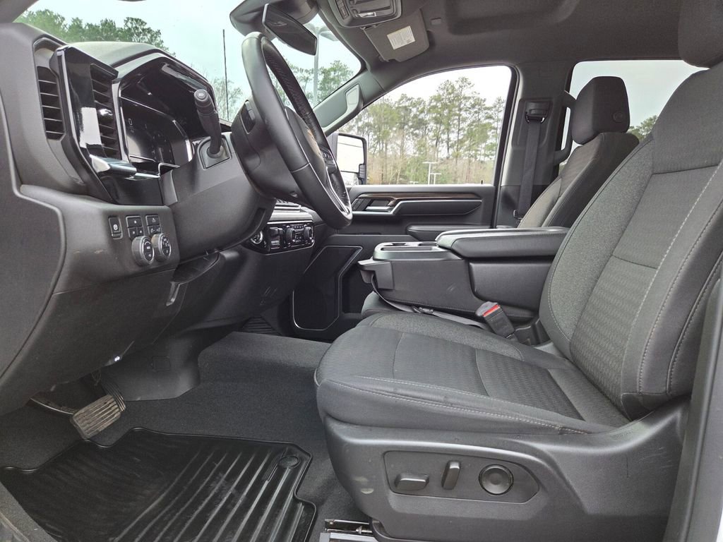 Used 2025 Chevrolet Silverado 2500 LT w/ Convenience Package image 4