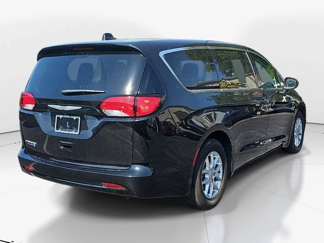 Used 2024 Chrysler Voyager LX FWD image 3