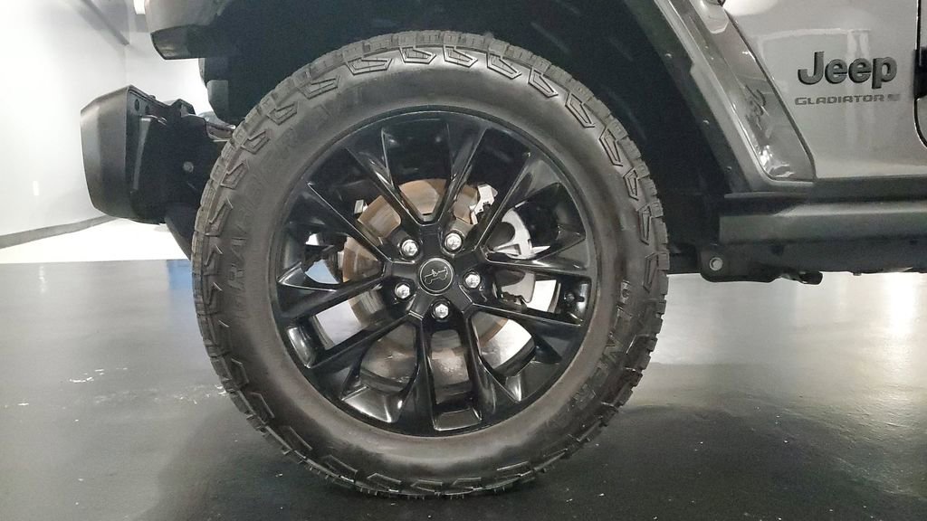 Used 2025 Jeep Gladiator Sport image 7