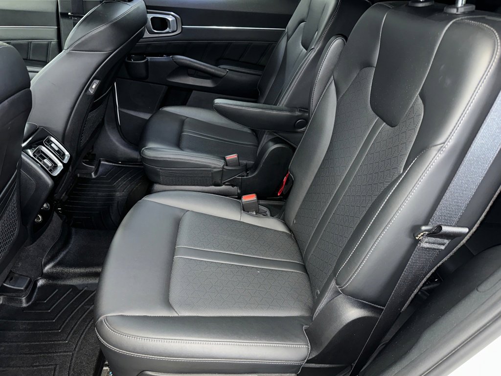 Used 2023 Kia Sorento SX image 18