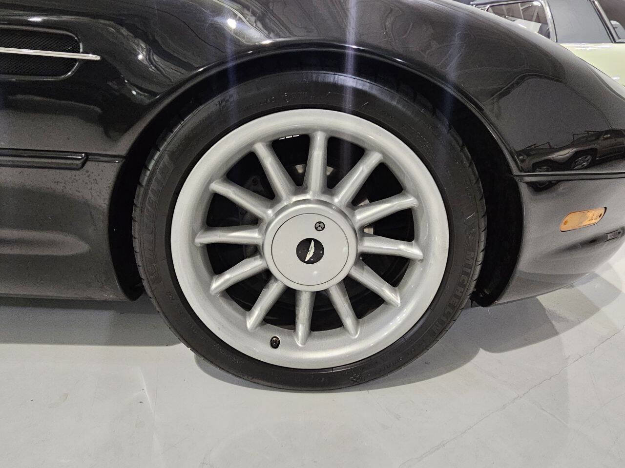 Used 1997 Aston Martin DB7 Volante image 9