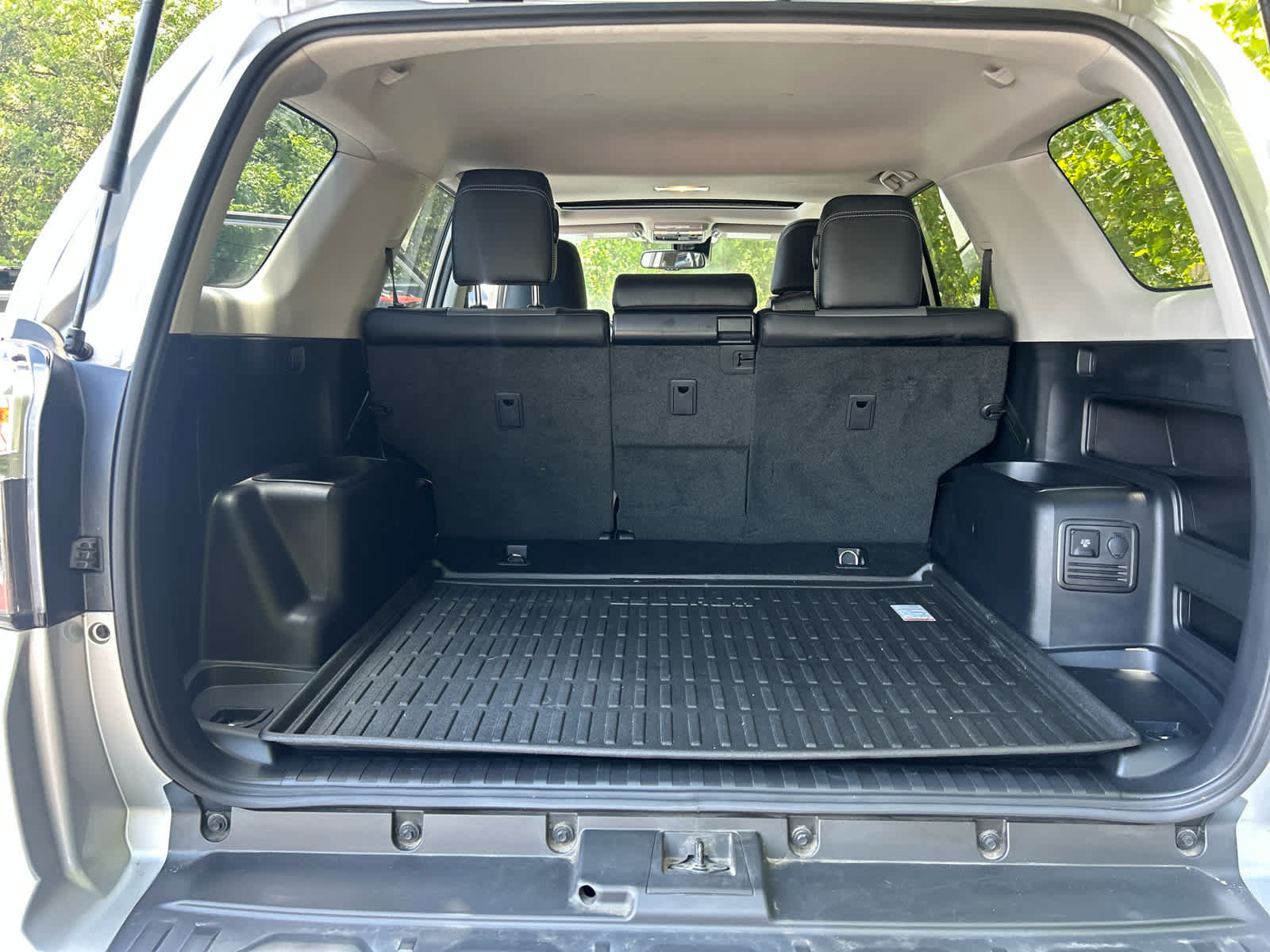 Used 2023 Toyota 4Runner SR5 Premium w/ Moonroof Package RWD image 10