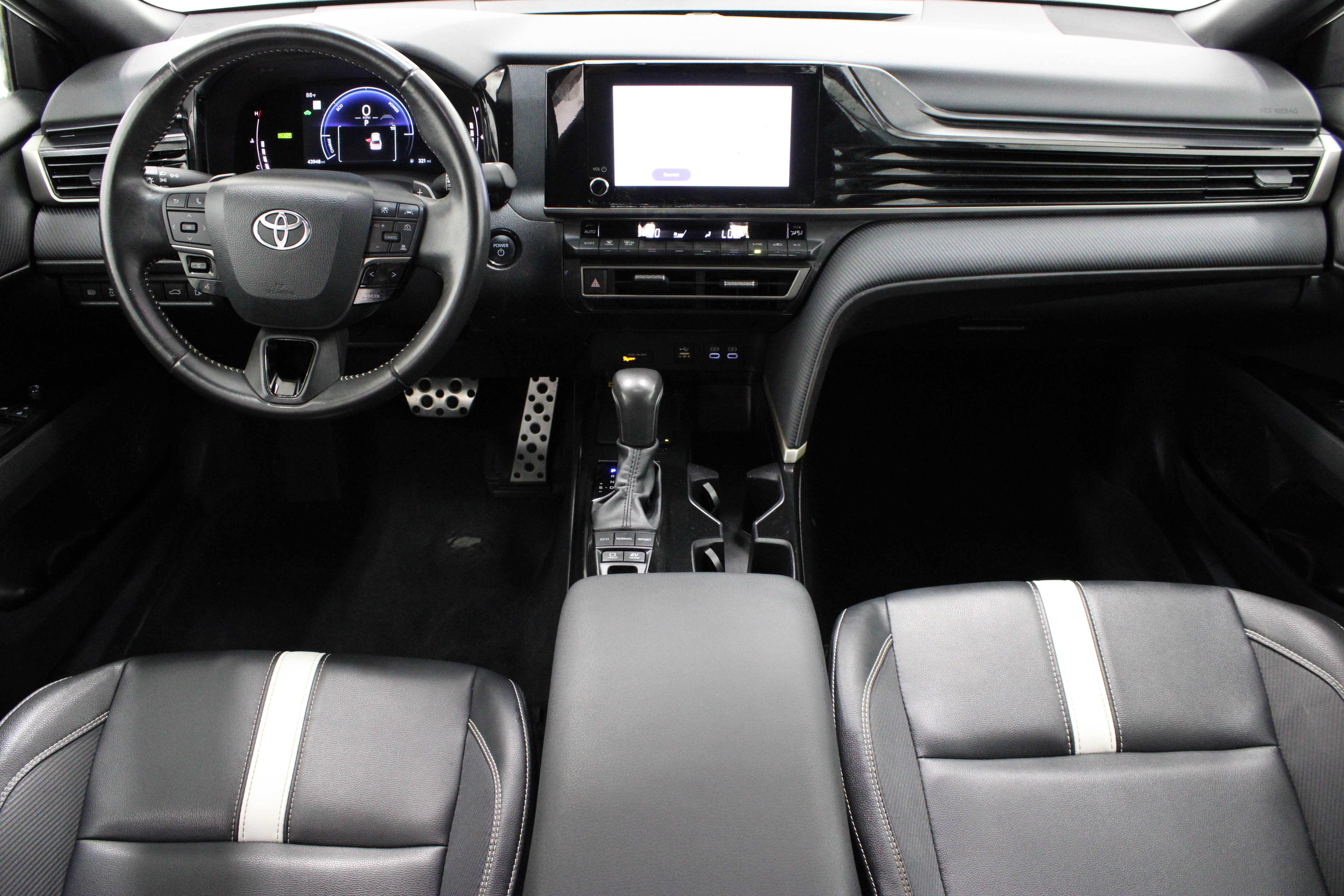 Certified 2025 Toyota Camry SE FWD image 28