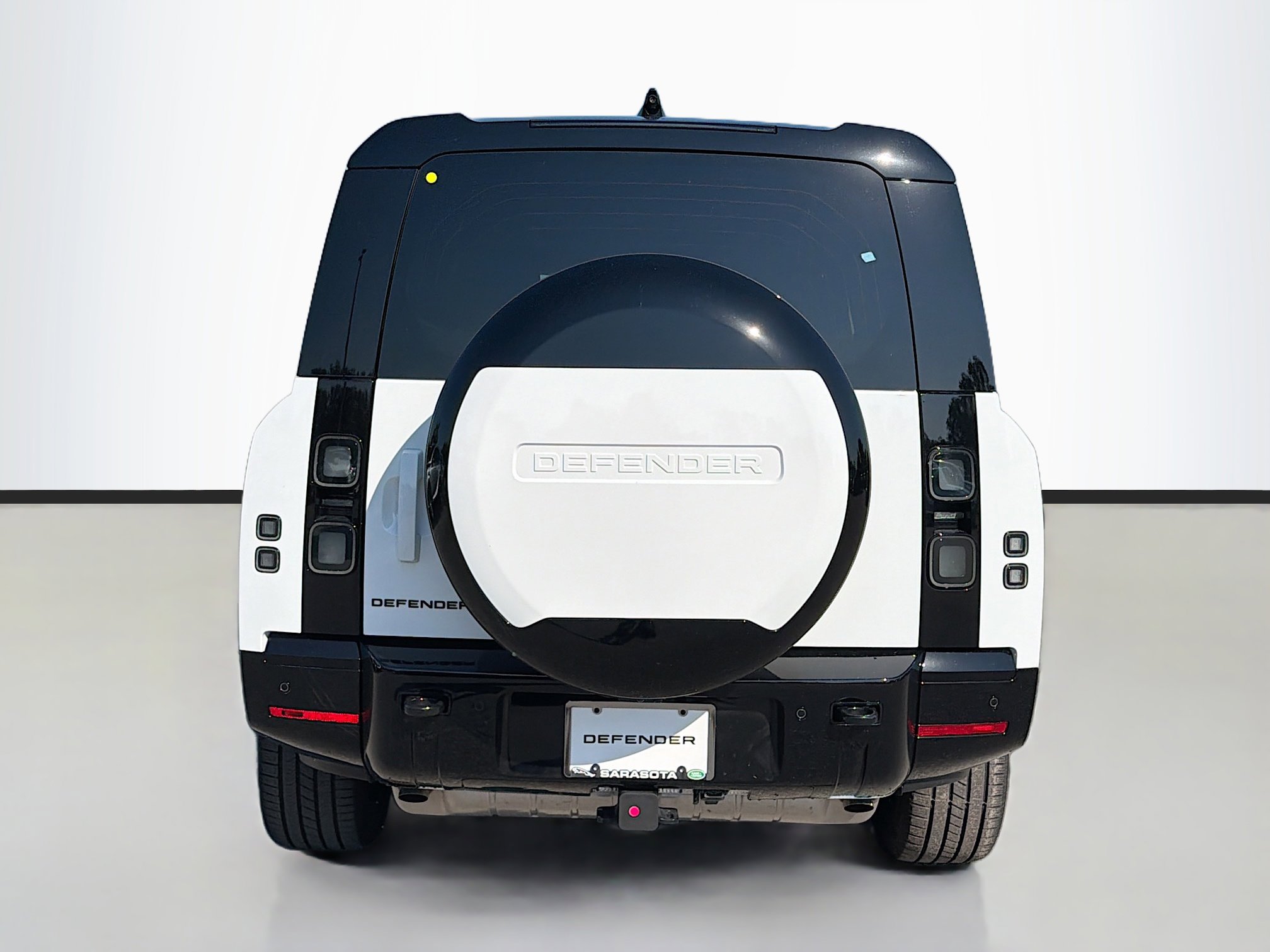 New 2026 Land Rover Defender 130 X-Dynamic SE image 4