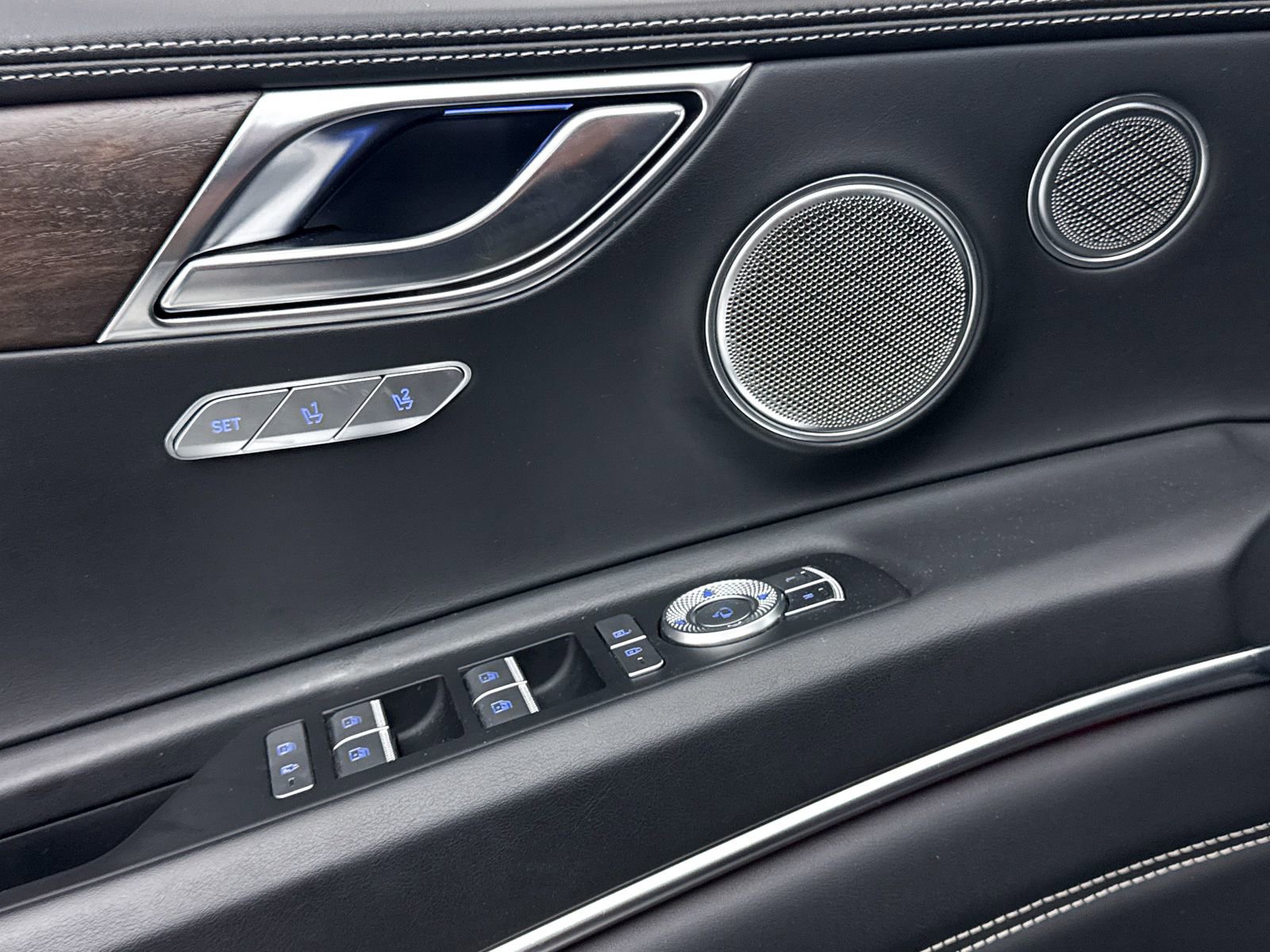 Used 2022 Genesis GV80 2.5T w/ Advanced Package 03 image 31