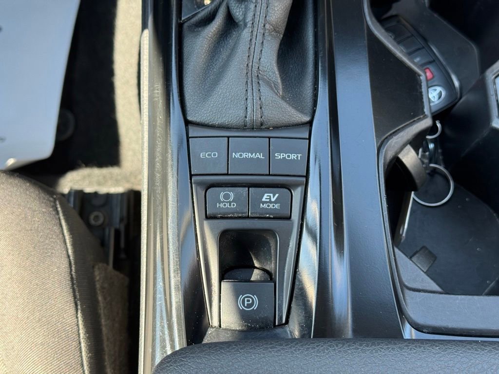 Used 2025 Toyota Camry LE FWD image 35
