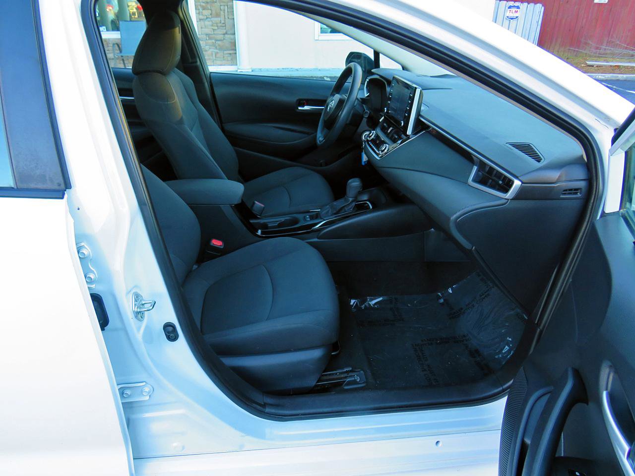 Used 2020 Toyota Corolla LE FWD image 12