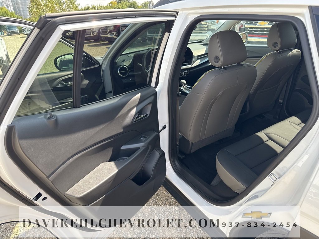 Used 2025 Chevrolet Trax ACTIV w/ Sunroof Package image 18