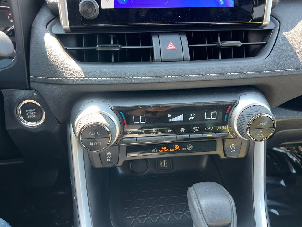 Used 2025 Toyota RAV4 XLE FWD image 28