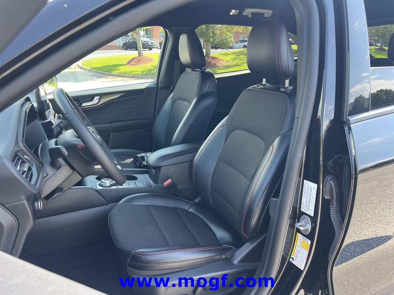 Used 2025 Ford Escape ST-Line FWD image 19