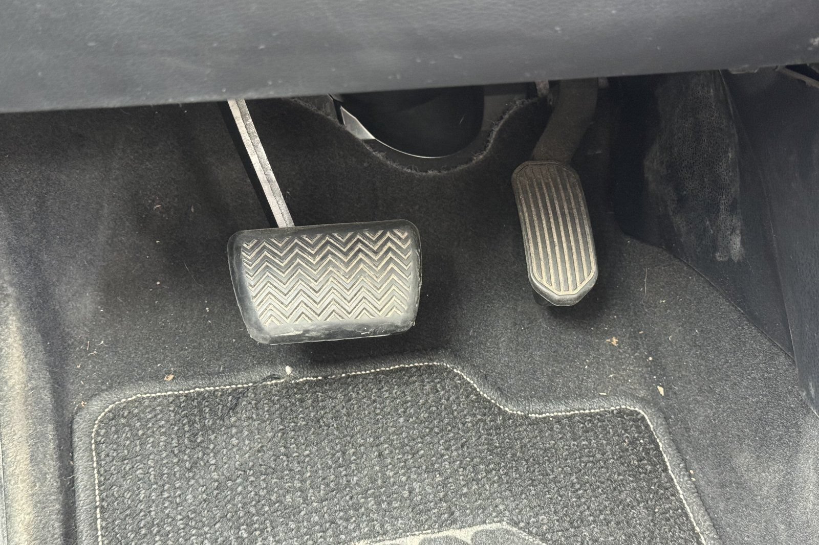 Used 2019 Toyota Corolla LE w/ Carpet Mat Package (TMS) FWD image 37
