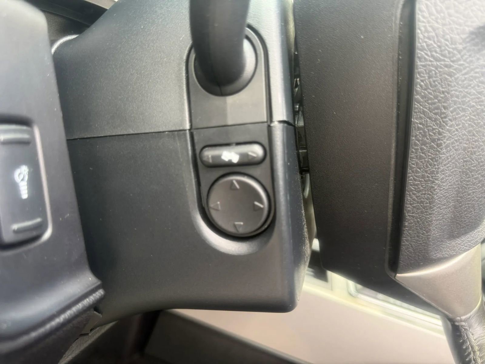 Used 2017 Ford Expedition Limited w/ Equipment Group 301A AWD/4WD image 19